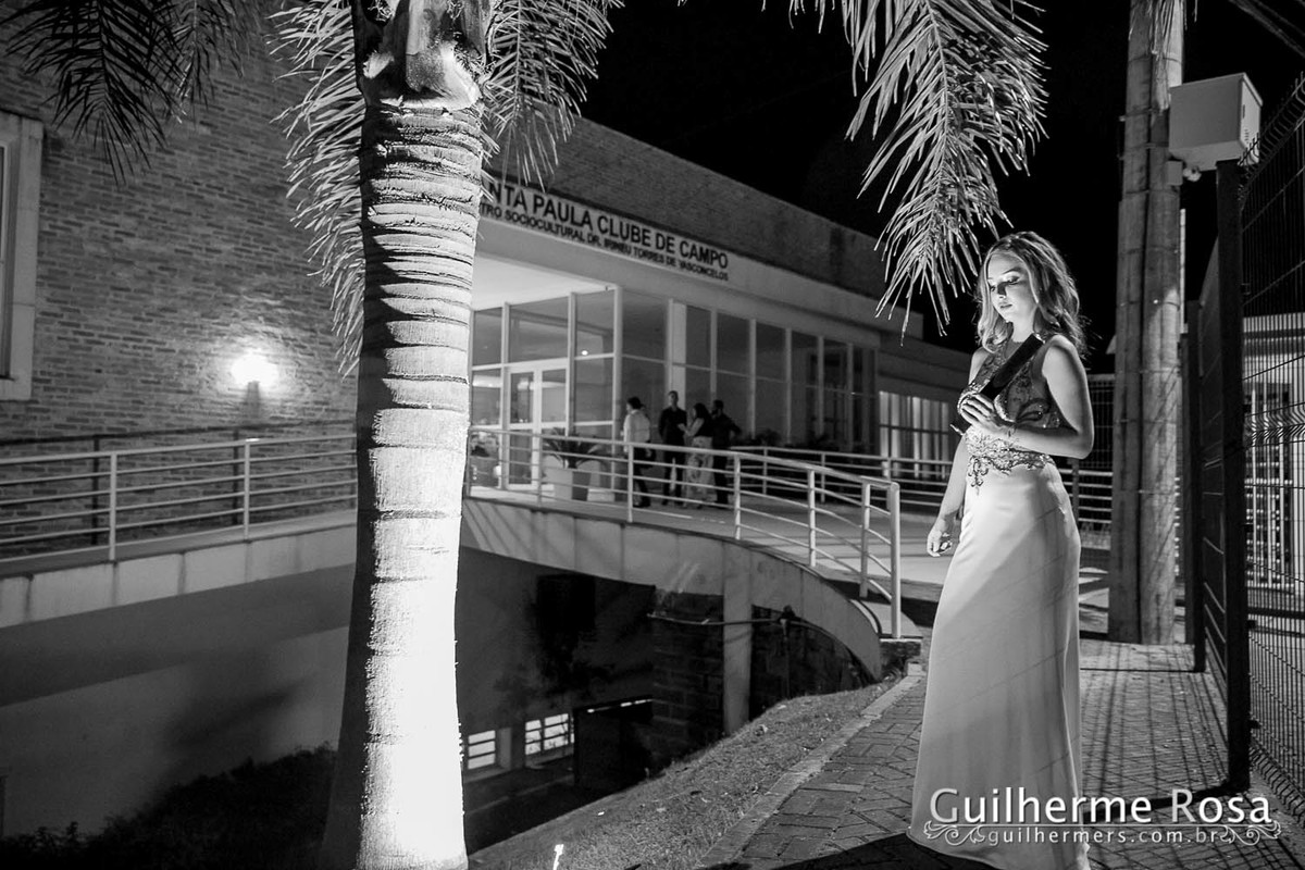 formanda pousando para guilherme rosa fotógrafo 