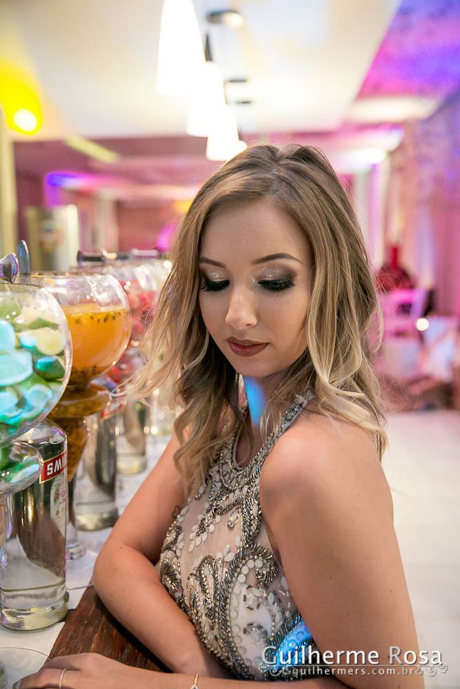 formanda pousando para guilherme rosa fotógrafo 