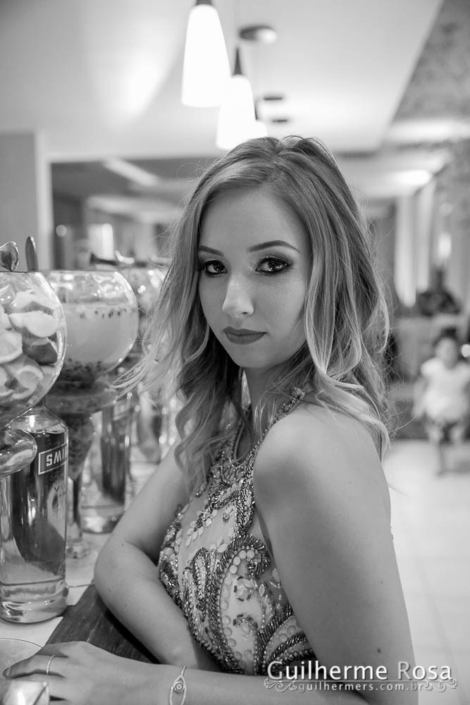 formanda pousando para guilherme rosa fotógrafo 