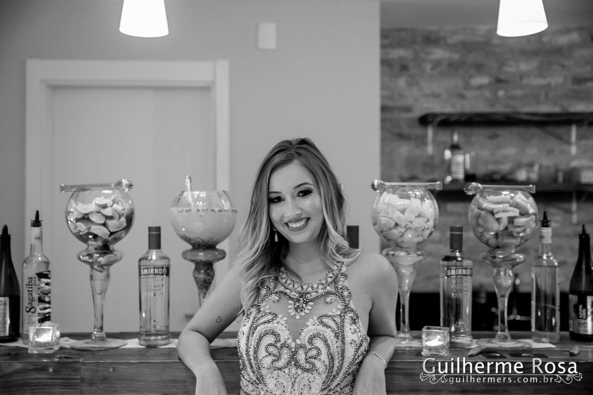 Momento  único da formanda freta flores no prédio 41  administração PUCRS - melhor custo beneficio