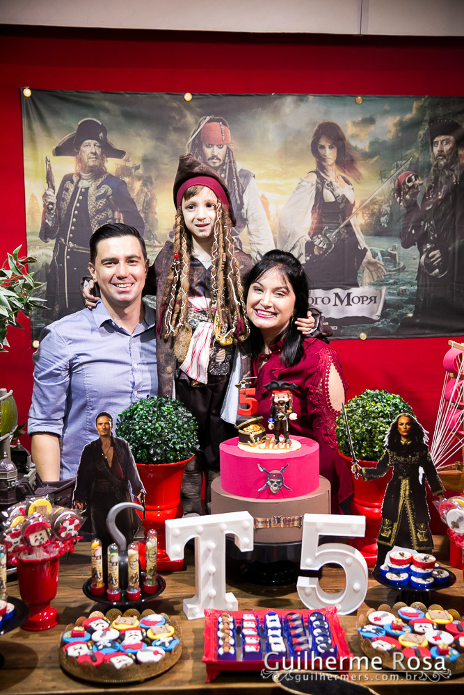 Capitão Jack Sparrow na festa de 5 anos do Theo- Karina Bianchin Rezende - Théo Bianchin Muccillo - BOOM MANIA – PASEO – Av. Wenceslau Escobar, 1823 LJ 11 e 12 -guilhermers