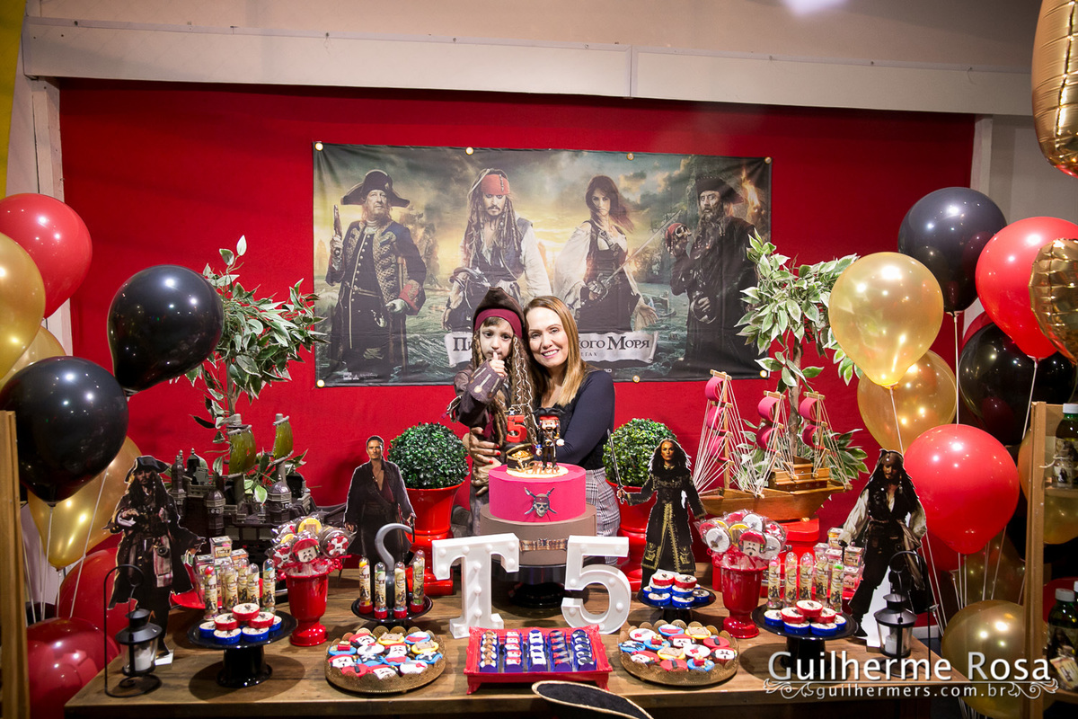 Capitão Jack Sparrow na festa de 5 anos do Theo- Karina Bianchin Rezende - Théo Bianchin Muccillo - BOOM MANIA – PASEO – Av. Wenceslau Escobar, 1823 LJ 11 e 12 -guilhermers