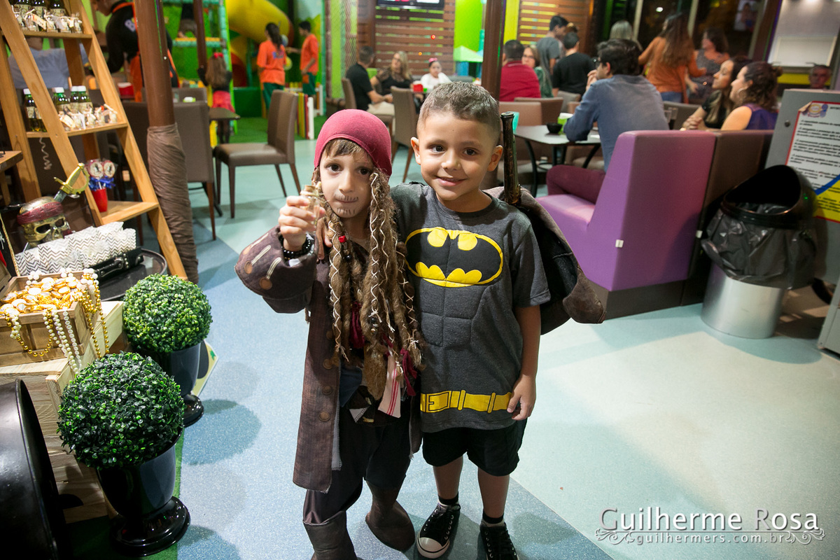 Capitão Jack Sparrow na festa de 5 anos do Theo- Karina Bianchin Rezende - Théo Bianchin Muccillo - BOOM MANIA – PASEO – Av. Wenceslau Escobar, 1823 LJ 11 e 12 -guilhermers