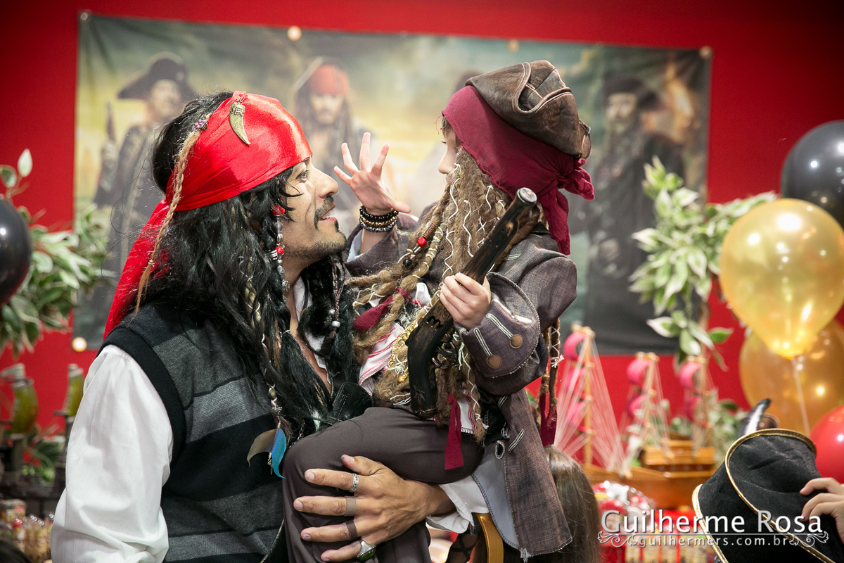 Capitão Jack Sparrow na festa de 5 anos do Theo- Karina Bianchin Rezende - Théo Bianchin Muccillo - BOOM MANIA – PASEO – Av. Wenceslau Escobar, 1823 LJ 11 e 12 -guilhermers