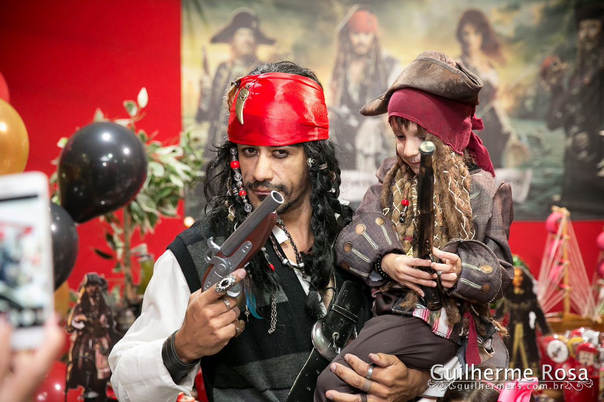 Capitão Jack Sparrow na festa de 5 anos do Theo- Karina Bianchin Rezende - Théo Bianchin Muccillo - BOOM MANIA – PASEO – Av. Wenceslau Escobar, 1823 LJ 11 e 12 -guilhermers