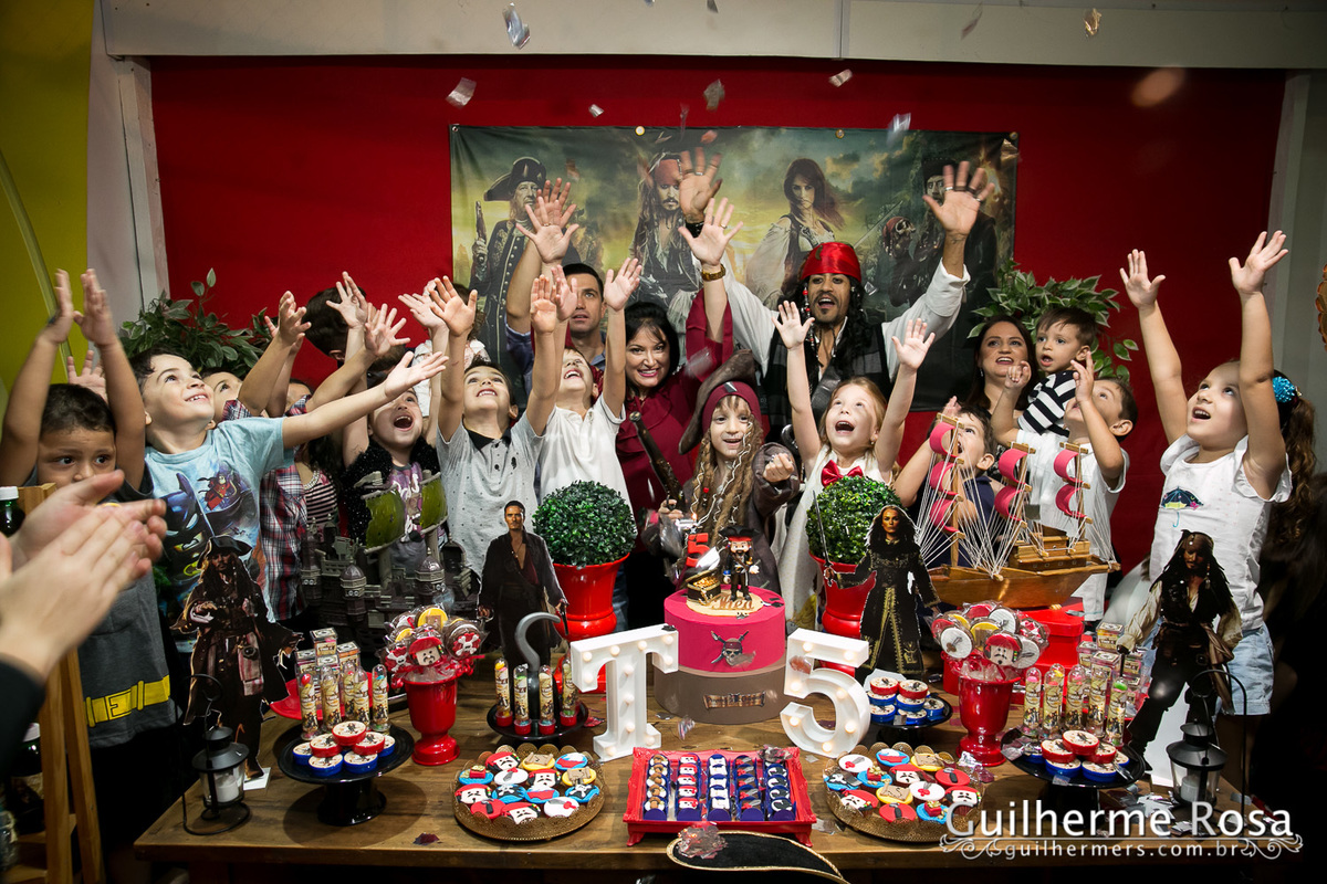 Capitão Jack Sparrow na festa de 5 anos do Theo- Karina Bianchin Rezende - Théo Bianchin Muccillo - BOOM MANIA – PASEO – Av. Wenceslau Escobar, 1823 LJ 11 e 12 -guilhermers