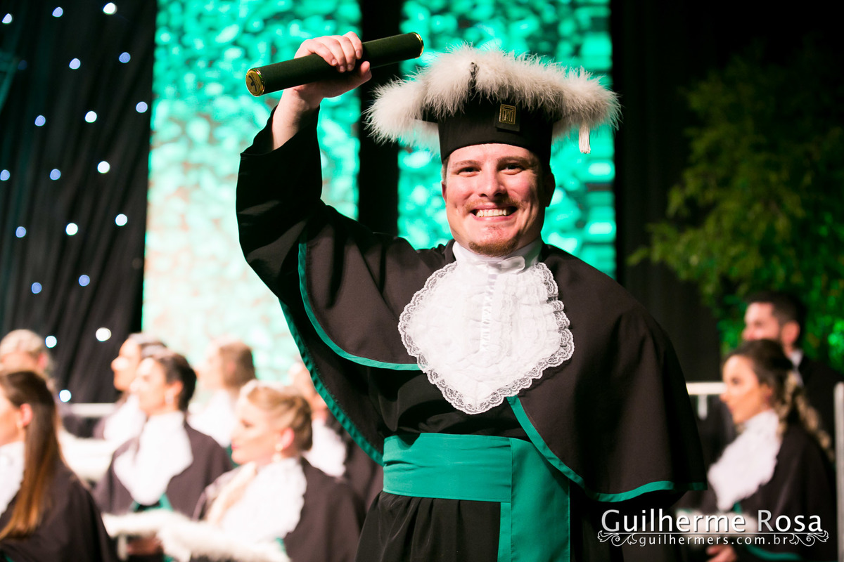 Felipe Jacomeli Machado, se formou em fisioterapia na  Ipa, colação na Sogipa e a recepção para seus convidados na  pizzas e festas Cidade Alta Poa.
-guilhermers -agepes