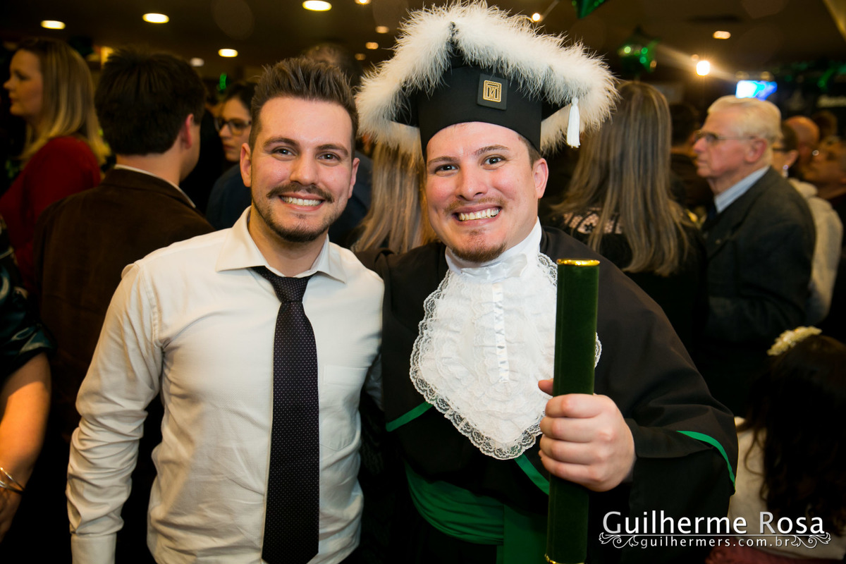 Felipe Jacomeli Machado, se formou em fisioterapia na  Ipa, colação na Sogipa e a recepção para seus convidados na  pizzas e festas Cidade Alta Poa.
-guilhermers -agepes
