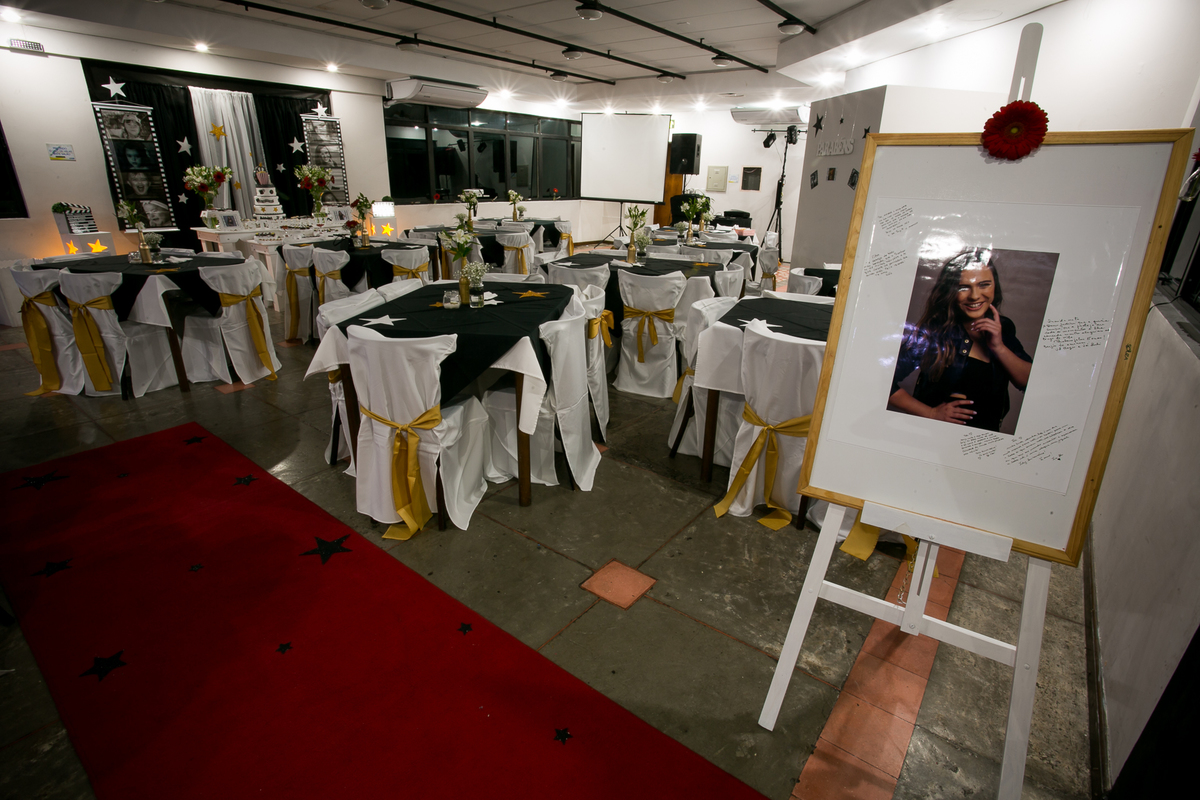 15 anos da @Stephanie Pieri Kolbe no AABB  Salão Guarujá,  cerimonialistas  Andréia Pieri e Marlise Kvietinski , decoradoras Graça Cunha e Aura Costa nunes, Dj Alehandro Suarez,  vestido da Brasil Pitanga.

Com Mãe @Adriane Pieri e tia dinda @Andréia Pier