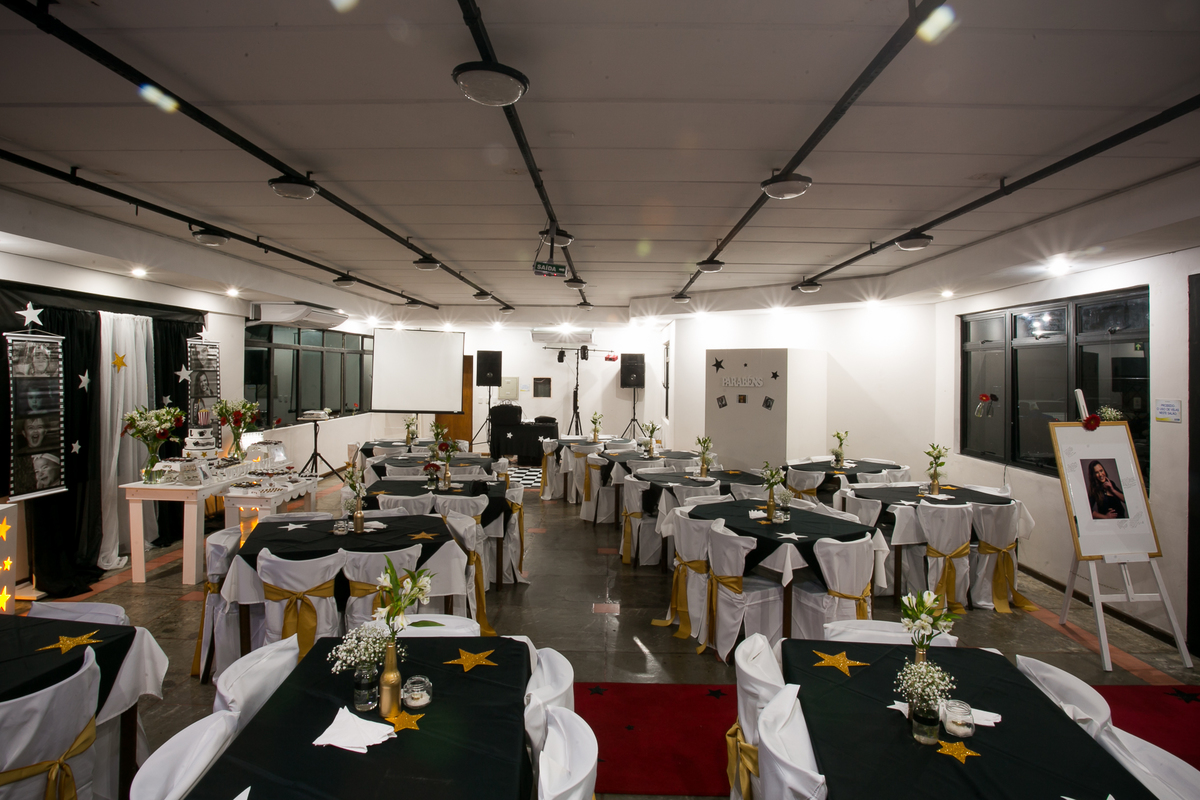 15 anos da @Stephanie Pieri Kolbe no AABB  Salão Guarujá,  cerimonialistas  Andréia Pieri e Marlise Kvietinski , decoradoras Graça Cunha e Aura Costa nunes, Dj Alehandro Suarez,  vestido da Brasil Pitanga.

Com Mãe @Adriane Pieri e tia dinda @Andréia Pier