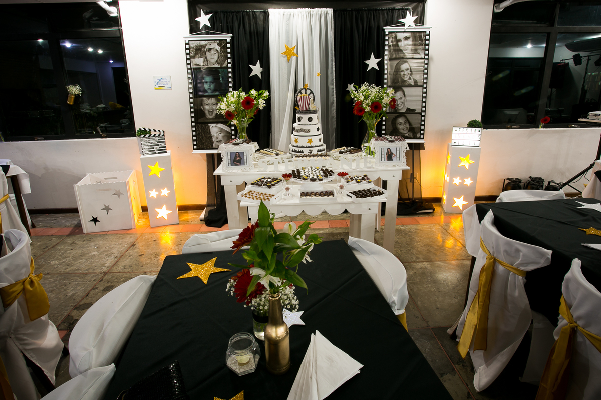 15 anos da @Stephanie Pieri Kolbe no AABB  Salão Guarujá,  cerimonialistas  Andréia Pieri e Marlise Kvietinski , decoradoras Graça Cunha e Aura Costa nunes, Dj Alehandro Suarez,  vestido da Brasil Pitanga.

Com Mãe @Adriane Pieri e tia dinda @Andréia Pier