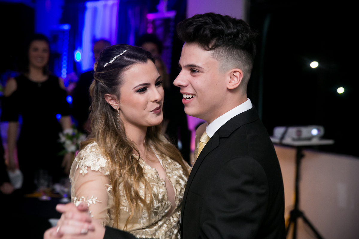 15 anos da @Stephanie Pieri Kolbe no AABB  Salão Guarujá,  cerimonialistas  Andréia Pieri e Marlise Kvietinski , decoradoras Graça Cunha e Aura Costa nunes, Dj Alehandro Suarez,  vestido da Brasil Pitanga.

Com Mãe @Adriane Pieri e tia dinda @Andréia Pier