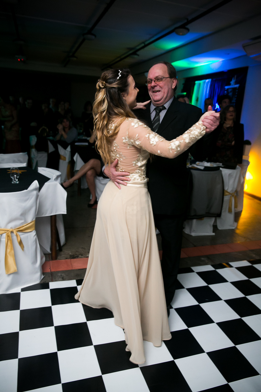 15 anos da @Stephanie Pieri Kolbe no AABB  Salão Guarujá,  cerimonialistas  Andréia Pieri e Marlise Kvietinski , decoradoras Graça Cunha e Aura Costa nunes, Dj Alehandro Suarez,  vestido da Brasil Pitanga.

Com Mãe @Adriane Pieri e tia dinda @Andréia Pier