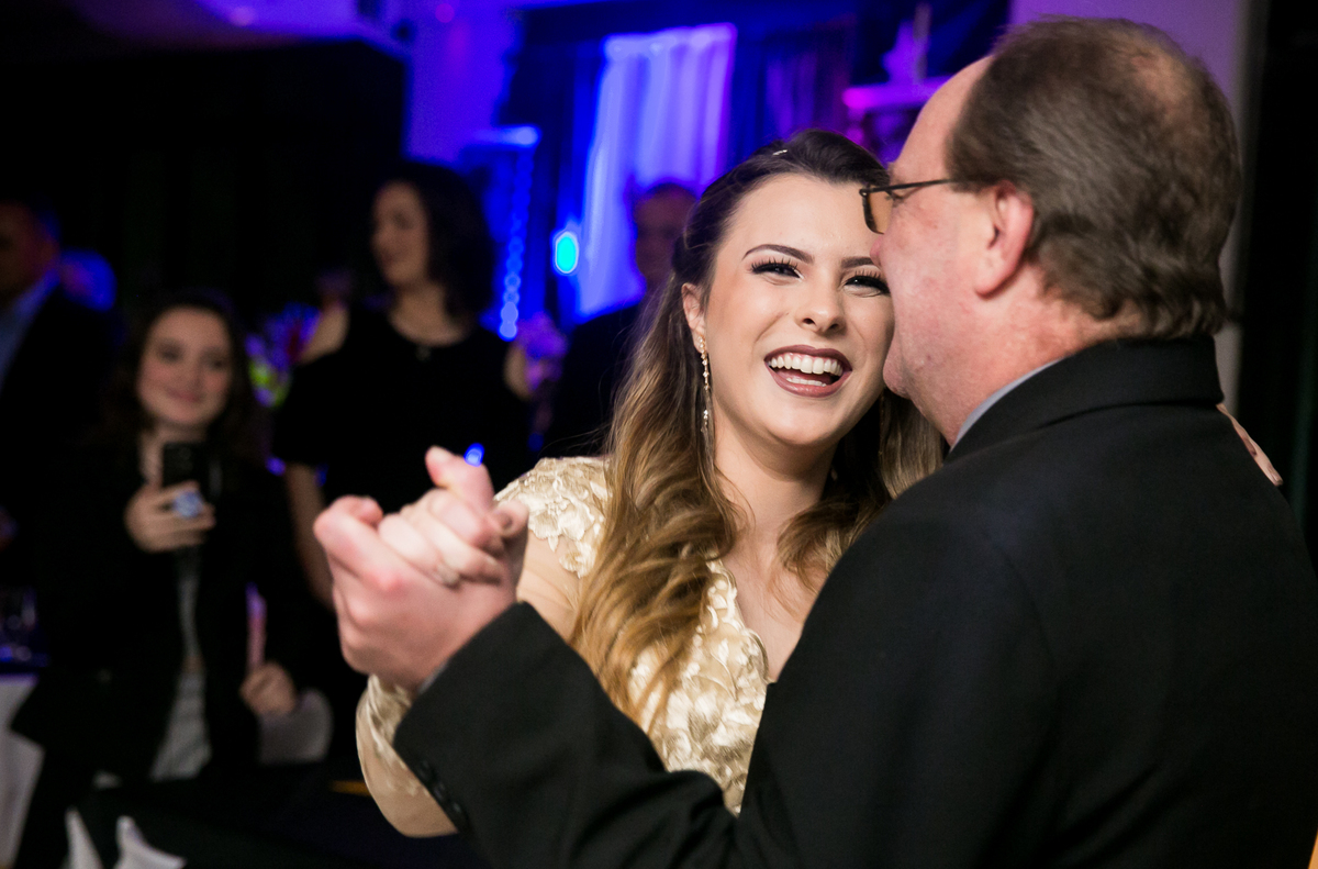 15 anos da @Stephanie Pieri Kolbe no AABB  Salão Guarujá,  cerimonialistas  Andréia Pieri e Marlise Kvietinski , decoradoras Graça Cunha e Aura Costa nunes, Dj Alehandro Suarez,  vestido da Brasil Pitanga.

Com Mãe @Adriane Pieri e tia dinda @Andréia Pier