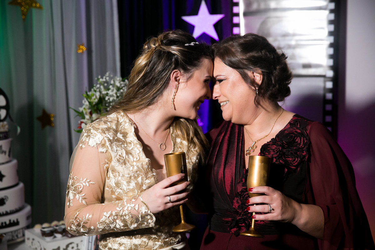 15 anos da @Stephanie Pieri Kolbe no AABB  Salão Guarujá,  cerimonialistas  Andréia Pieri e Marlise Kvietinski , decoradoras Graça Cunha e Aura Costa nunes, Dj Alehandro Suarez,  vestido da Brasil Pitanga.

Com Mãe @Adriane Pieri e tia dinda @Andréia Pier