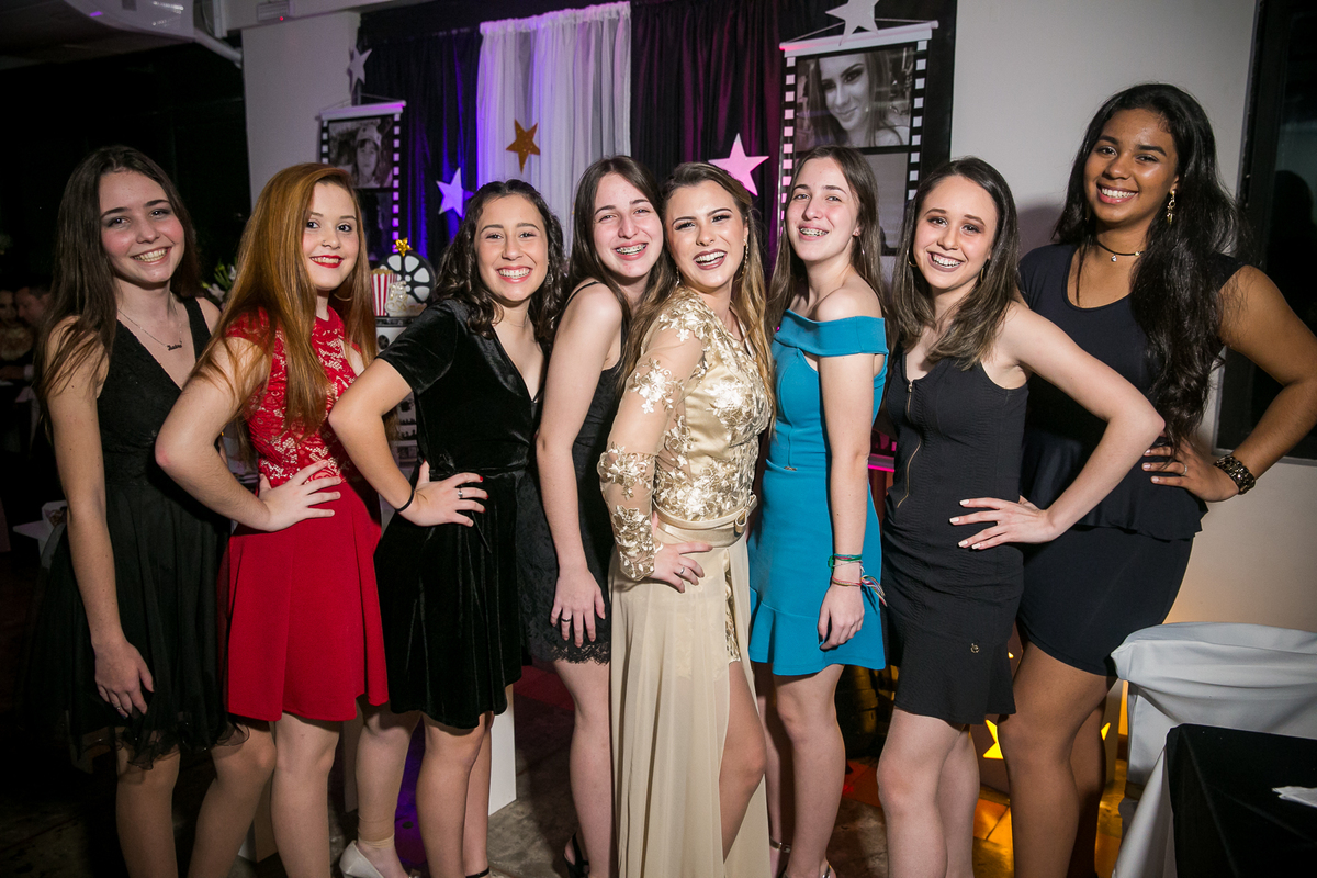 15 anos da @Stephanie Pieri Kolbe no AABB  Salão Guarujá,  cerimonialistas  Andréia Pieri e Marlise Kvietinski , decoradoras Graça Cunha e Aura Costa nunes, Dj Alehandro Suarez,  vestido da Brasil Pitanga.

Com Mãe @Adriane Pieri e tia dinda @Andréia Pier