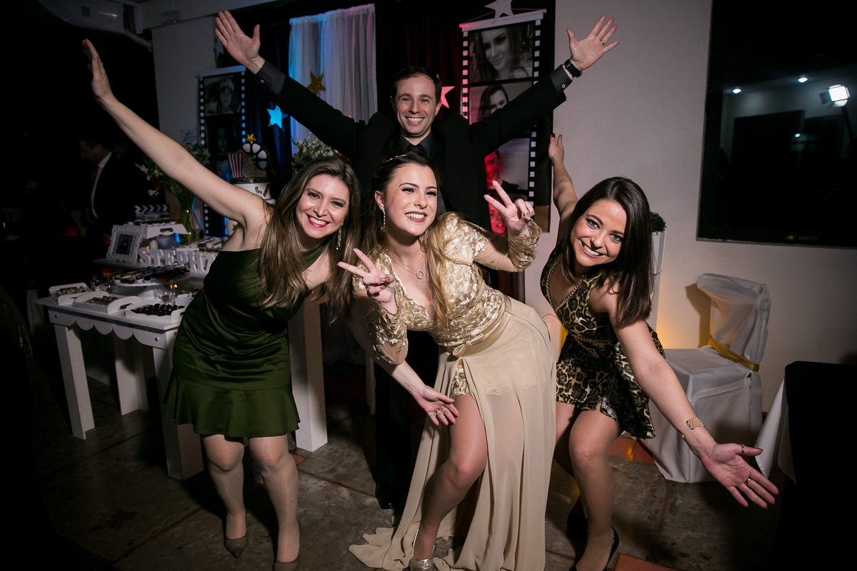 15 anos da @Stephanie Pieri Kolbe no AABB  Salão Guarujá,  cerimonialistas  Andréia Pieri e Marlise Kvietinski , decoradoras Graça Cunha e Aura Costa nunes, Dj Alehandro Suarez,  vestido da Brasil Pitanga.

Com Mãe @Adriane Pieri e tia dinda @Andréia Pier