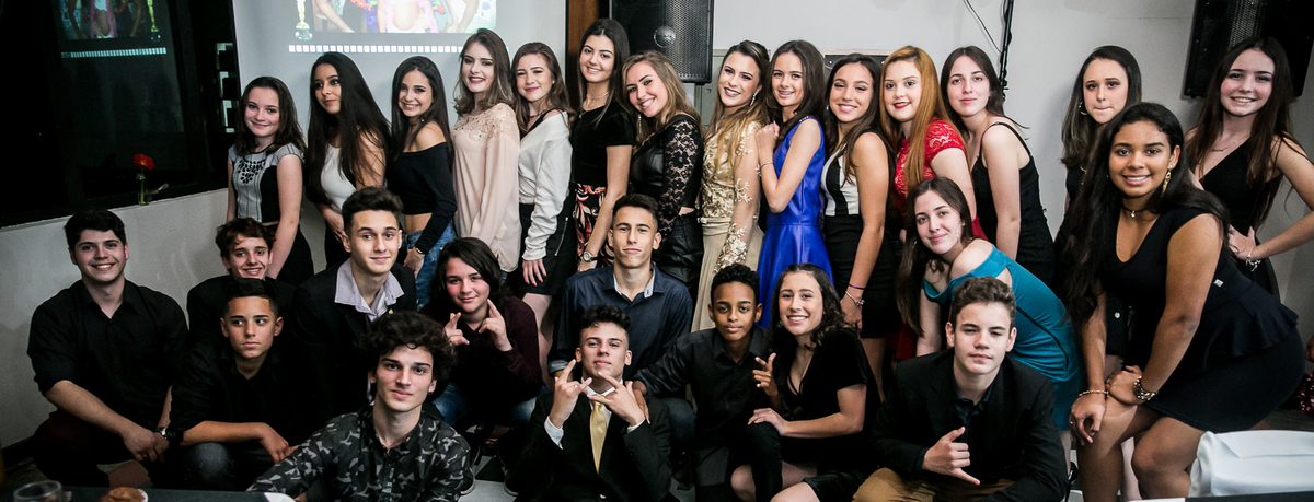 15 anos da @Stephanie Pieri Kolbe no AABB  Salão Guarujá,  cerimonialistas  Andréia Pieri e Marlise Kvietinski , decoradoras Graça Cunha e Aura Costa nunes, Dj Alehandro Suarez,  vestido da Brasil Pitanga.

Com Mãe @Adriane Pieri e tia dinda @Andréia Pier