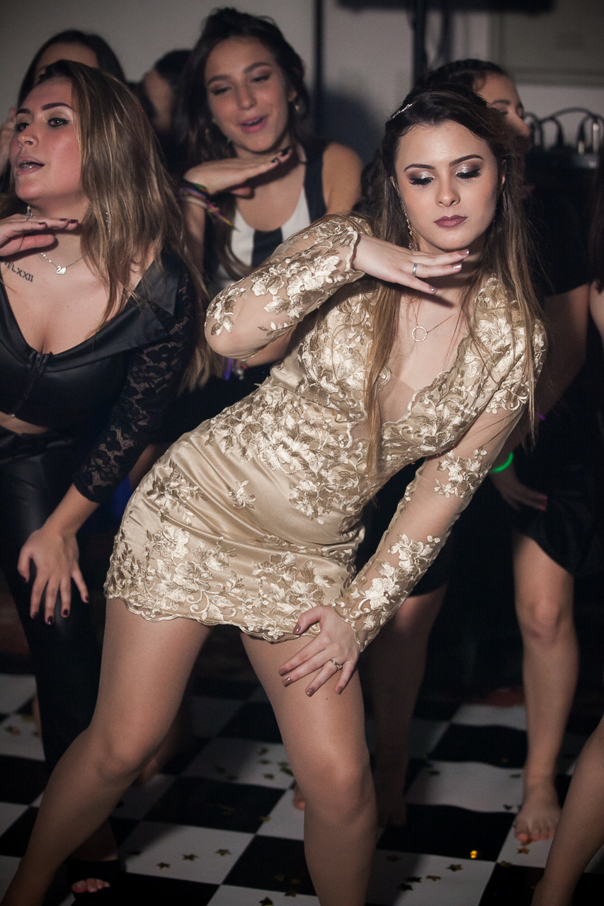 15 anos da @Stephanie Pieri Kolbe no AABB  Salão Guarujá,  cerimonialistas  Andréia Pieri e Marlise Kvietinski , decoradoras Graça Cunha e Aura Costa nunes, Dj Alehandro Suarez,  vestido da Brasil Pitanga.

Com Mãe @Adriane Pieri e tia dinda @Andréia Pier