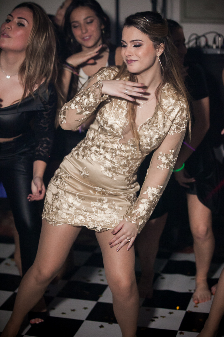 15 anos da @Stephanie Pieri Kolbe no AABB  Salão Guarujá,  cerimonialistas  Andréia Pieri e Marlise Kvietinski , decoradoras Graça Cunha e Aura Costa nunes, Dj Alehandro Suarez,  vestido da Brasil Pitanga.

Com Mãe @Adriane Pieri e tia dinda @Andréia Pier