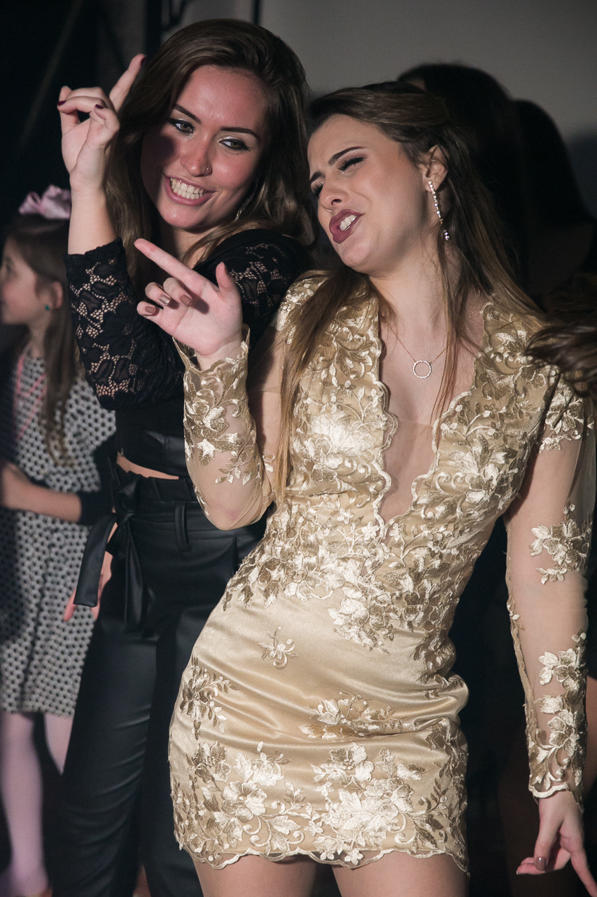 15 anos da @Stephanie Pieri Kolbe no AABB  Salão Guarujá,  cerimonialistas  Andréia Pieri e Marlise Kvietinski , decoradoras Graça Cunha e Aura Costa nunes, Dj Alehandro Suarez,  vestido da Brasil Pitanga.

Com Mãe @Adriane Pieri e tia dinda @Andréia Pier