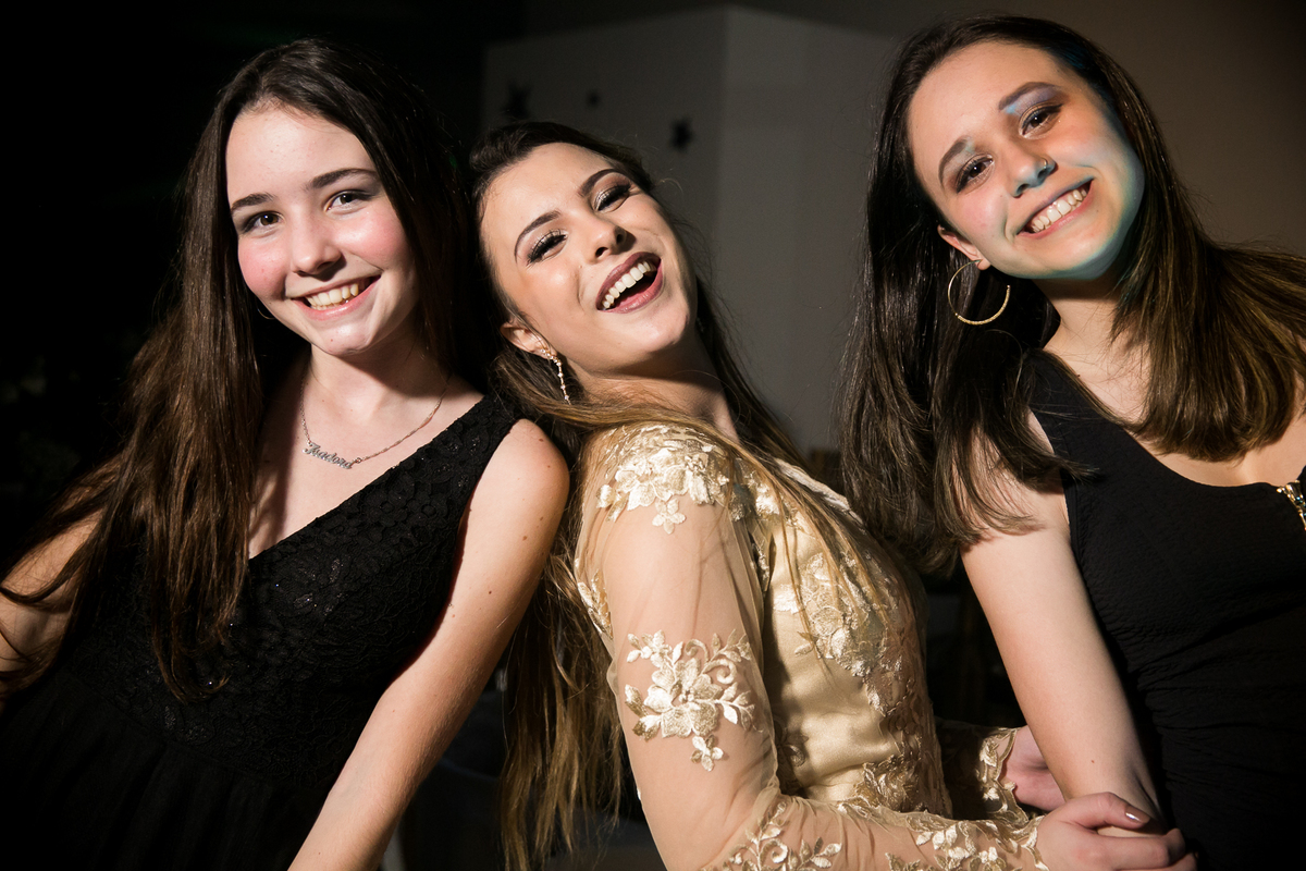 15 anos da @Stephanie Pieri Kolbe no AABB  Salão Guarujá,  cerimonialistas  Andréia Pieri e Marlise Kvietinski , decoradoras Graça Cunha e Aura Costa nunes, Dj Alehandro Suarez,  vestido da Brasil Pitanga.

Com Mãe @Adriane Pieri e tia dinda @Andréia Pier