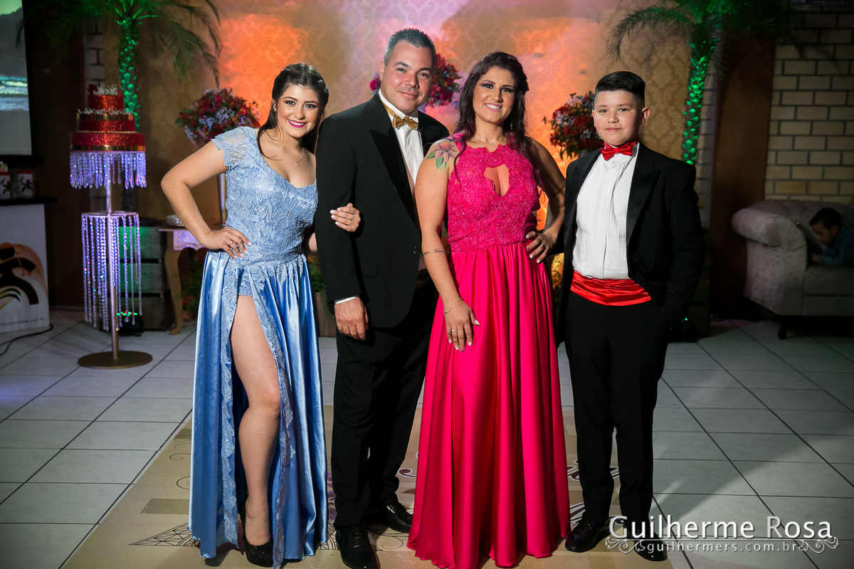 Mais uma linda debutante neste setembro, @Biia Rodrigues com Mãe @EdyeDani Rodrigues  e seu parentes e amigos, comemorarão uma linda festa!

Bartenter Show @Diversa Show

Cerimonial e decoração @Sirle lorena - GuilhermeRS