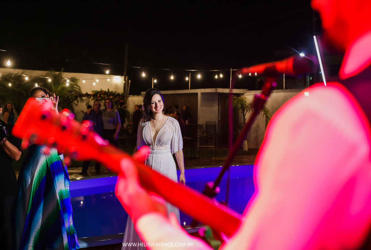 noivo cantando para noiva