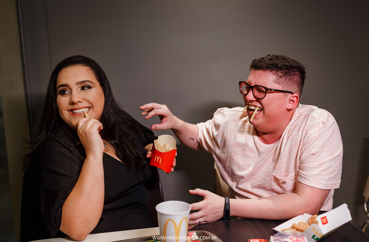 ensaio de casal no mc donalds