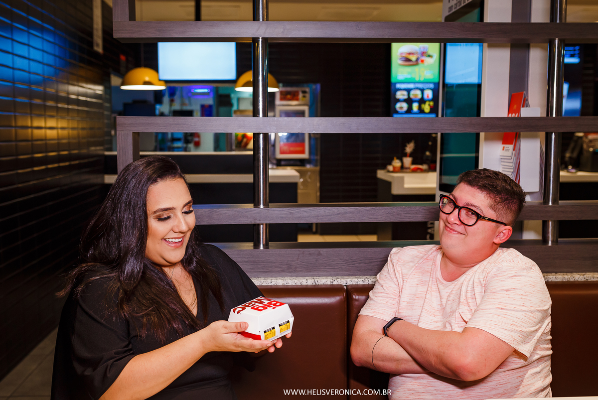 ensaio de casal no mc donalds