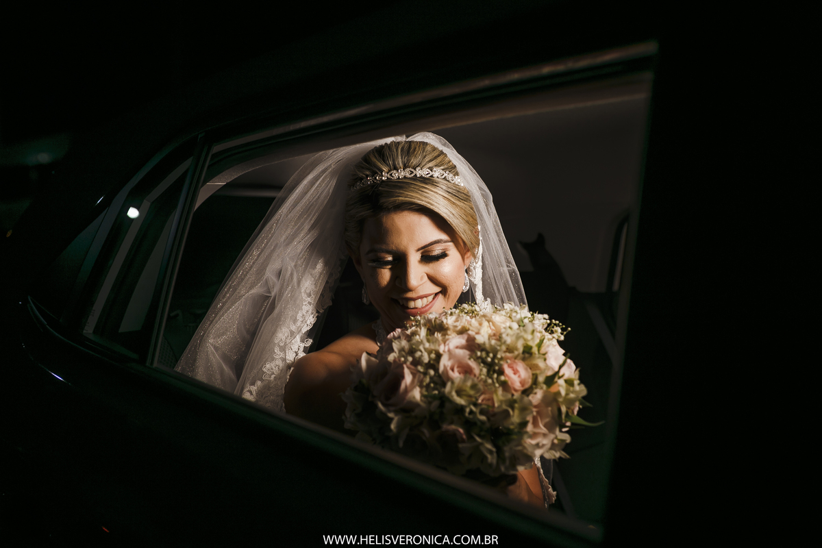 noiva no carro