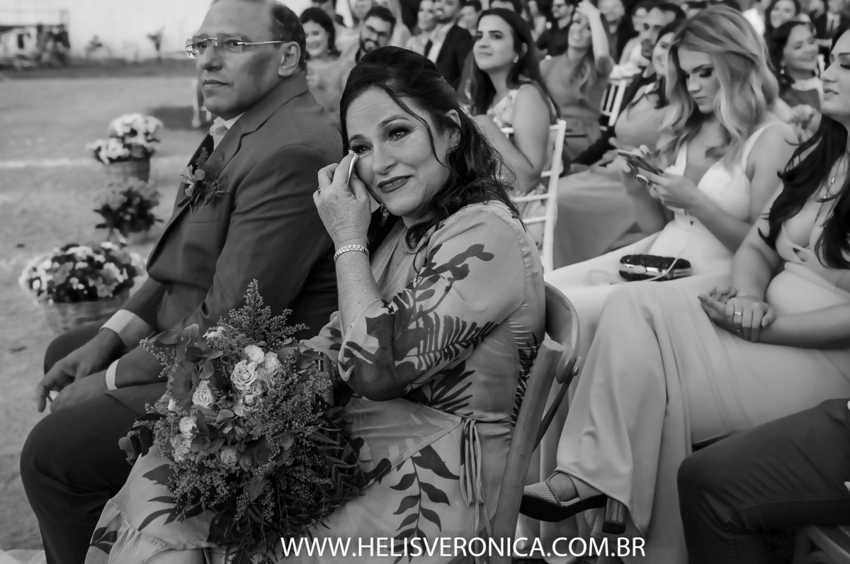 mae chorando no casamento