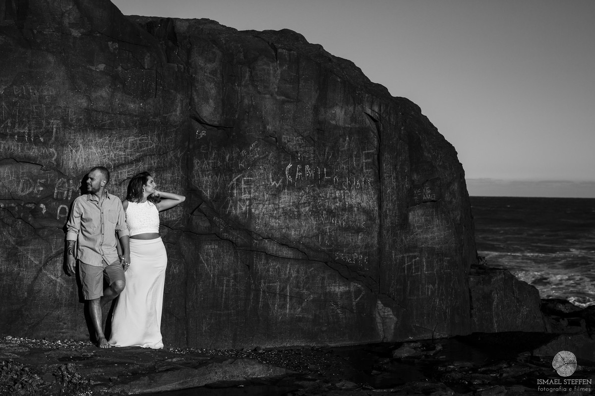 ensaio de casal, casal na praia, ensaio de casal na praia, ensaio em torres, fotografia de casal, sessão de casal, Ismael Steffen fotografia