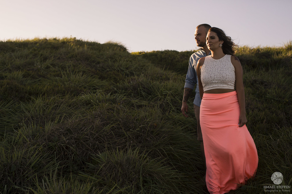 ensaio de casal, casal na praia, ensaio de casal na praia, ensaio em torres, fotografia de casal, sessão de casal, Ismael Steffen fotografia