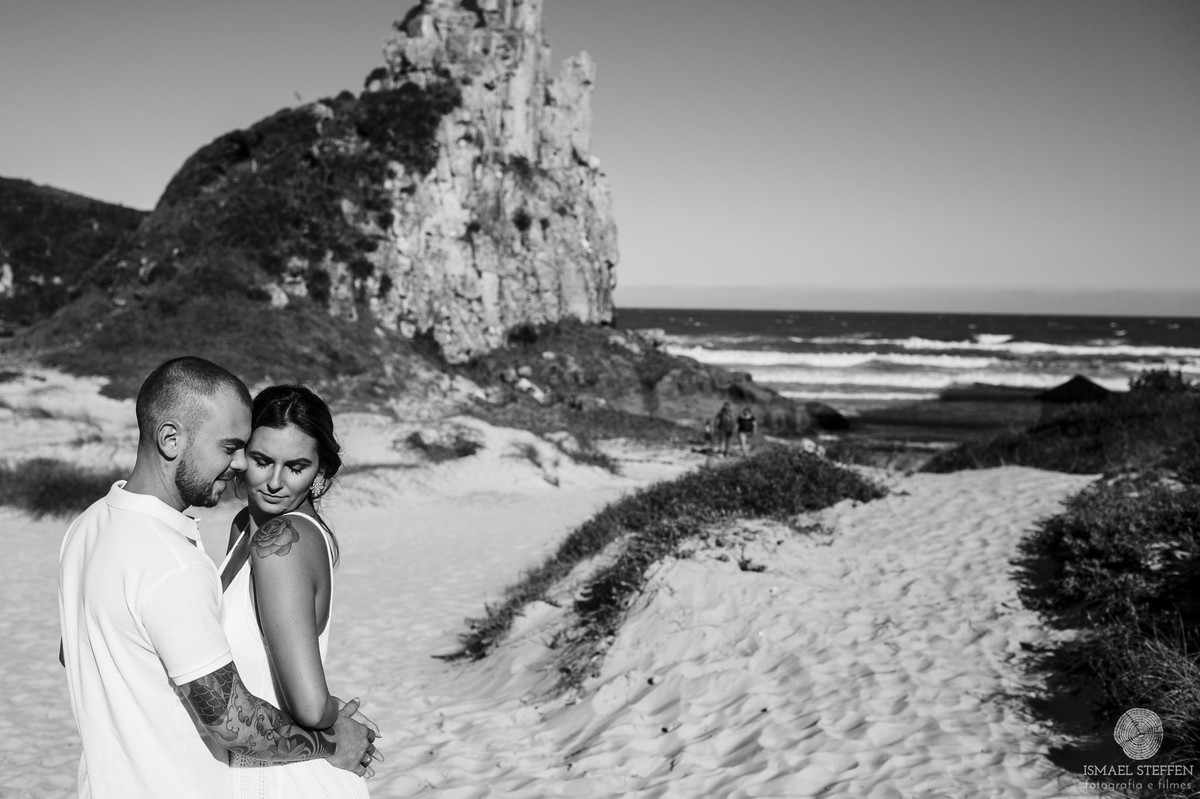 ensaio de casal, casal na praia, ensaio de casal na praia, ensaio em torres, fotografia de casal, sessão de casal, Ismael Steffen fotografia