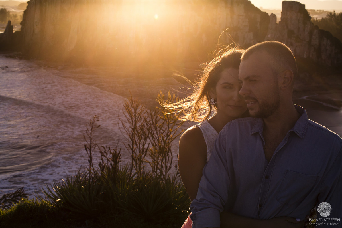 ensaio de casal, casal na praia, ensaio de casal na praia, ensaio em torres, fotografia de casal, sessão de casal, Ismael Steffen fotografia