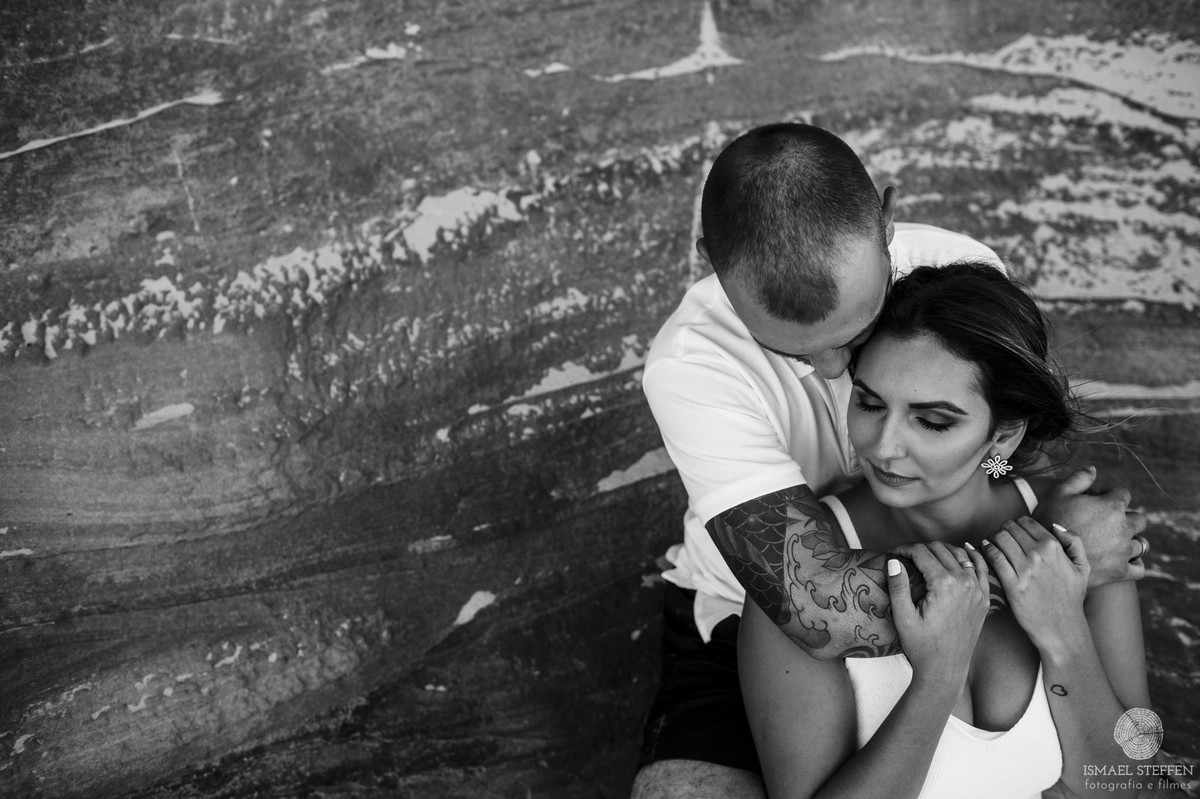 ensaio de casal, casal na praia, ensaio de casal na praia, ensaio em torres, fotografia de casal, sessão de casal, Ismael Steffen fotografia