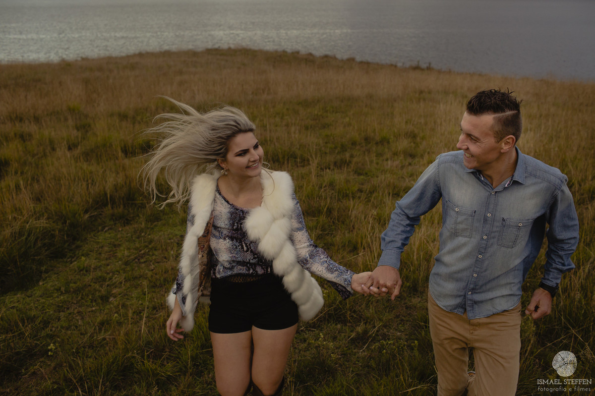 ensaio de casal, pre casamento, pre wedding, ensaio de casal no campo, casal no campo, fotografia de casal, Ismael Steffen Fotografia