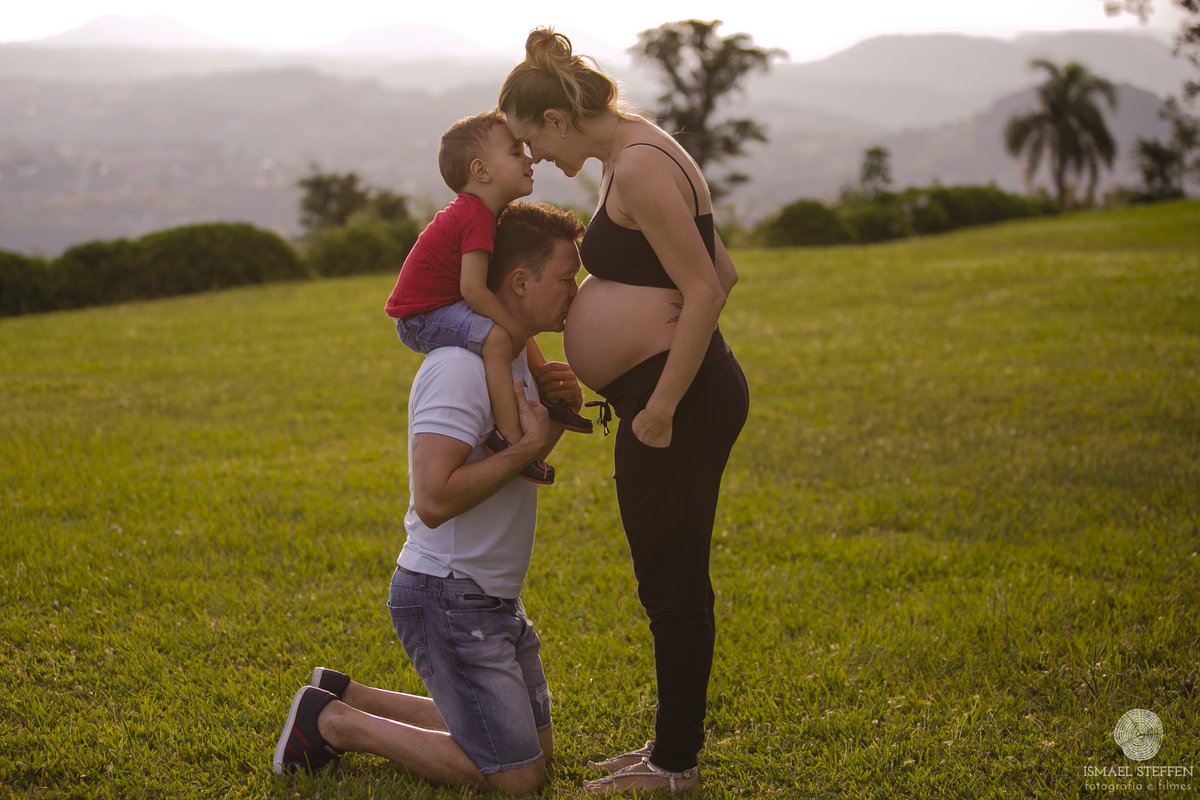 ensaio de família, foto de familia, familia em nova petropolis, fotografia de gestante, familia com cachorro, Ismael Steffen fotografia