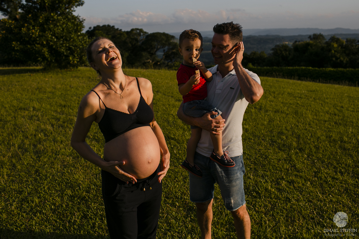 ensaio de família, foto de familia, familia em nova petropolis, fotografia de gestante, familia com cachorro, Ismael Steffen fotografia