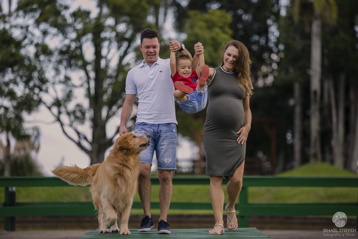 ensaio de família, foto de familia, familia em nova petropolis, fotografia de gestante, familia com cachorro, Ismael Steffen fotografia