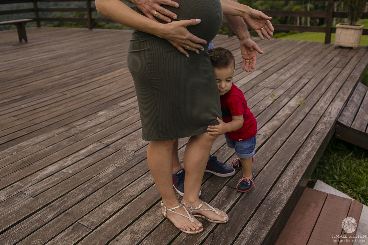 ensaio de família, foto de familia, familia em nova petropolis, fotografia de gestante, familia com cachorro, Ismael Steffen fotografia
