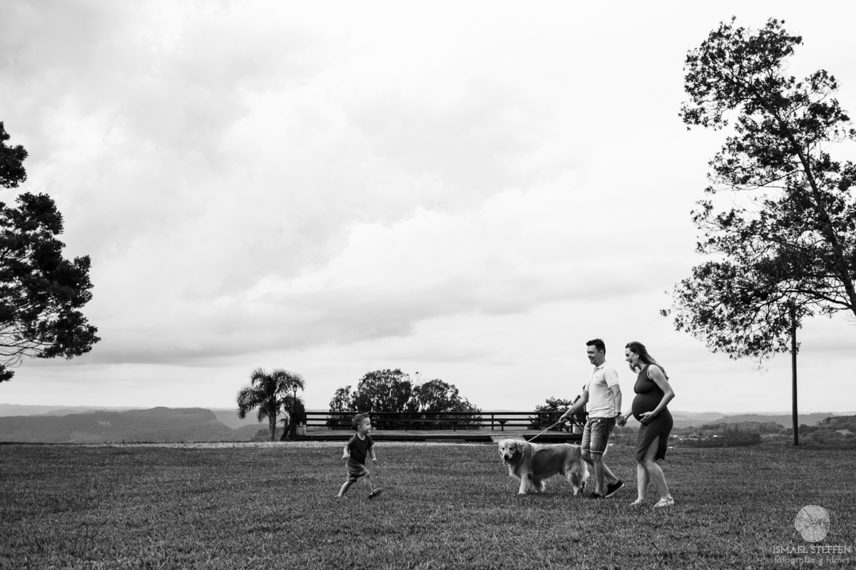 ensaio de família, foto de familia, familia em nova petropolis, fotografia de gestante, familia com cachorro, Ismael Steffen fotografia