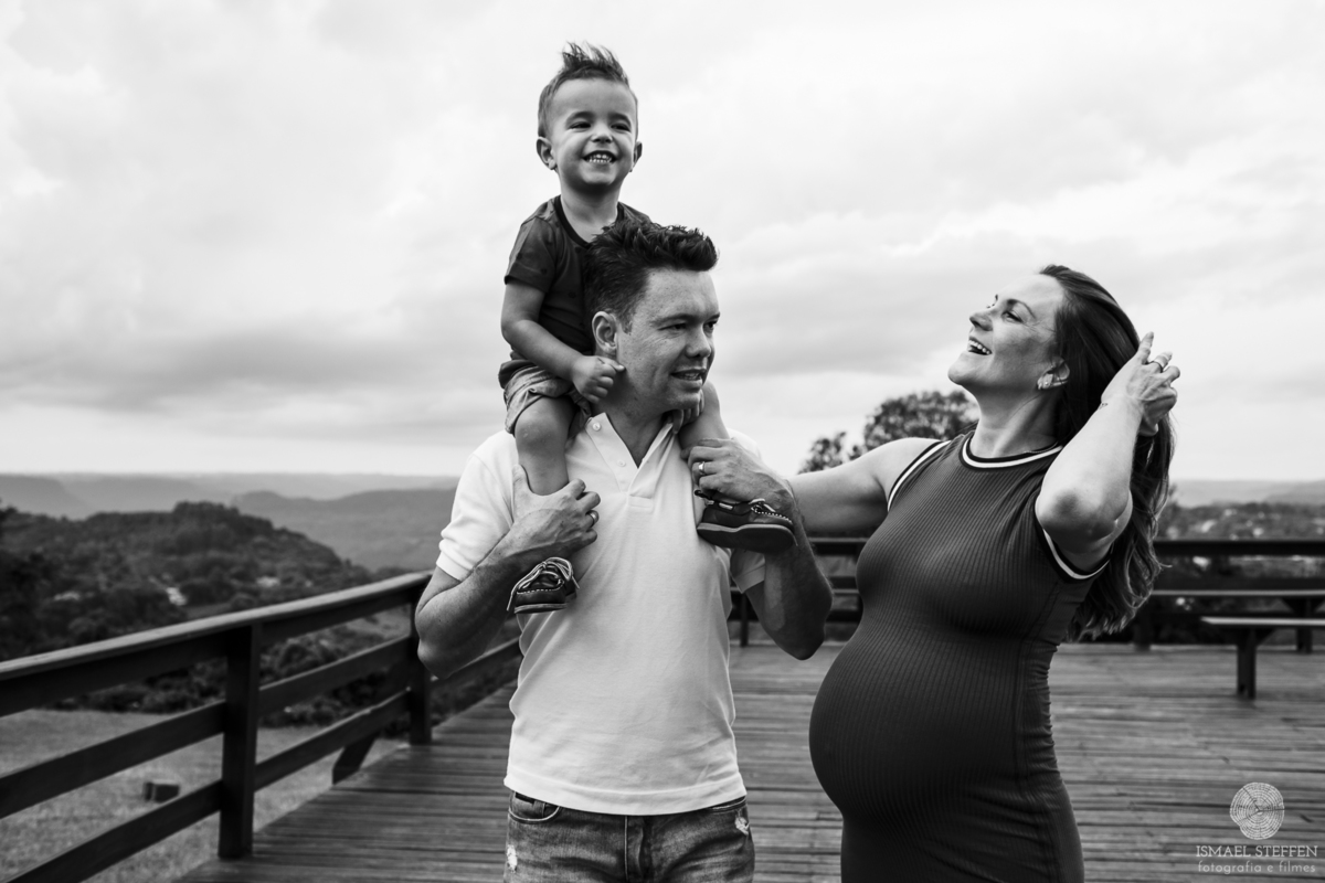 ensaio de família, foto de familia, familia em nova petropolis, fotografia de gestante, familia com cachorro, Ismael Steffen fotografia