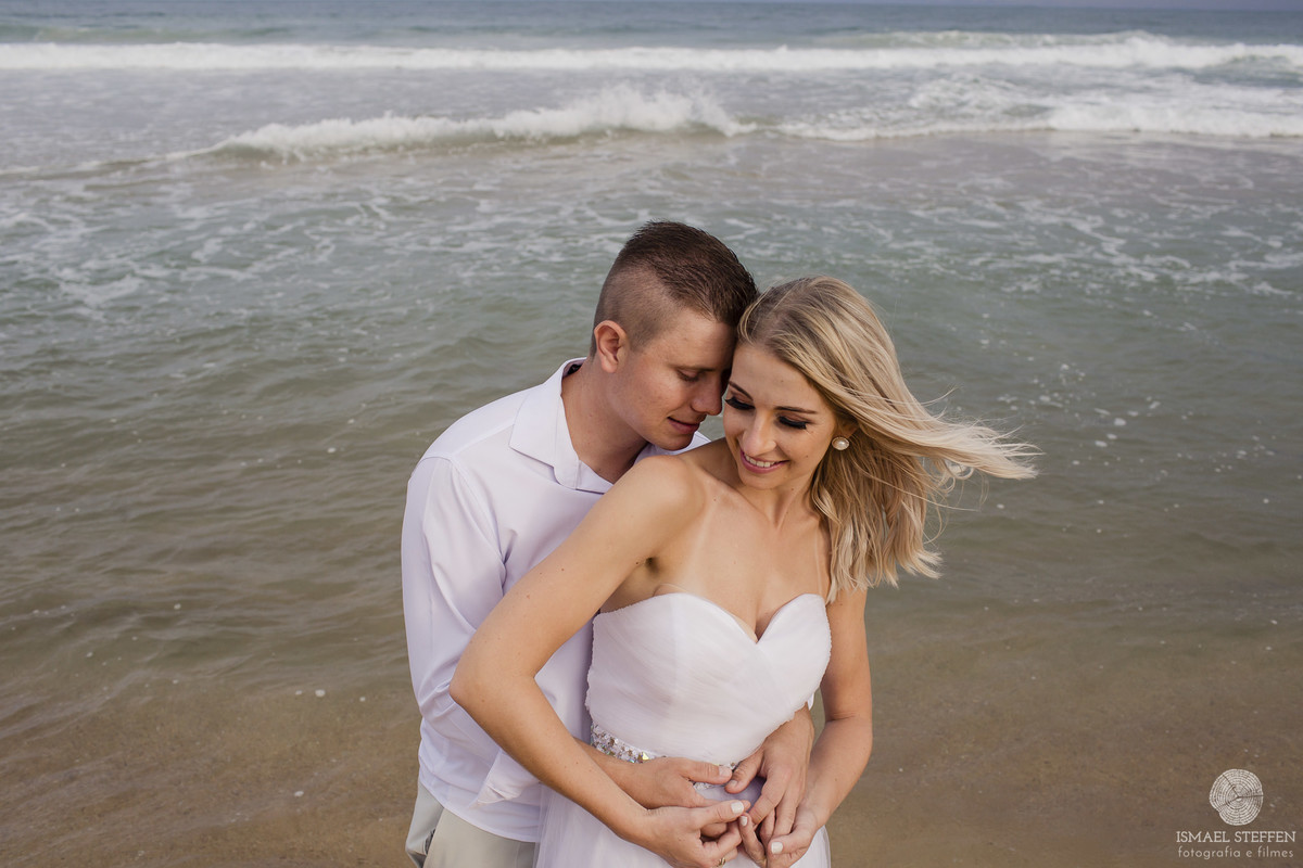 vento batendo no rosto na beira mar