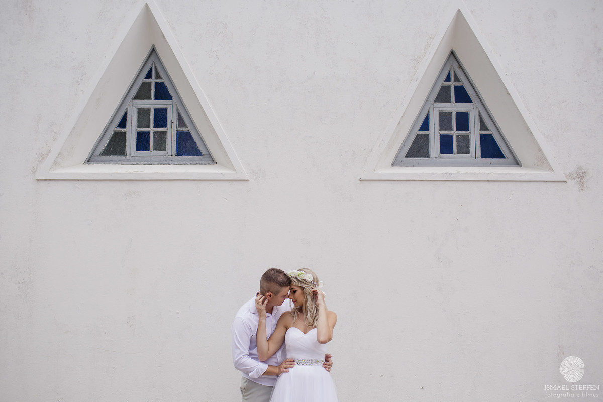 namoro de casal em local simetrico