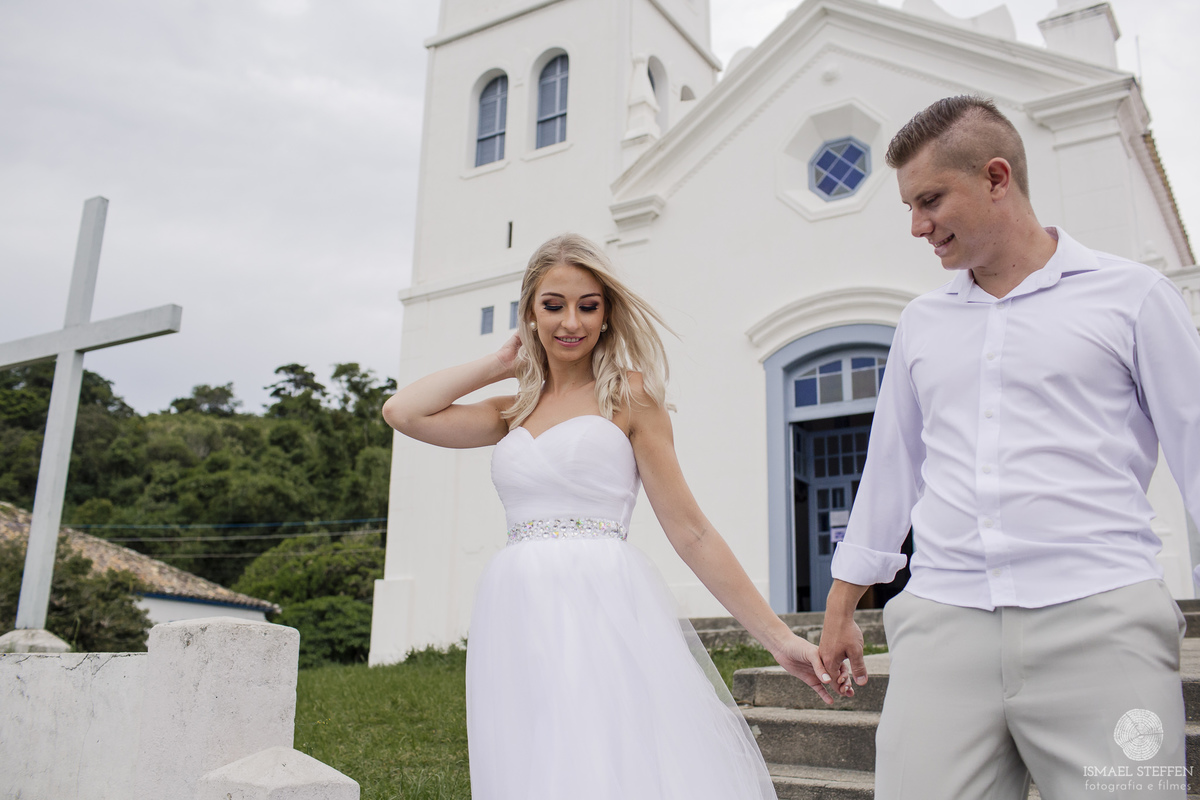 fotos de precasamento em garopaba na igreja