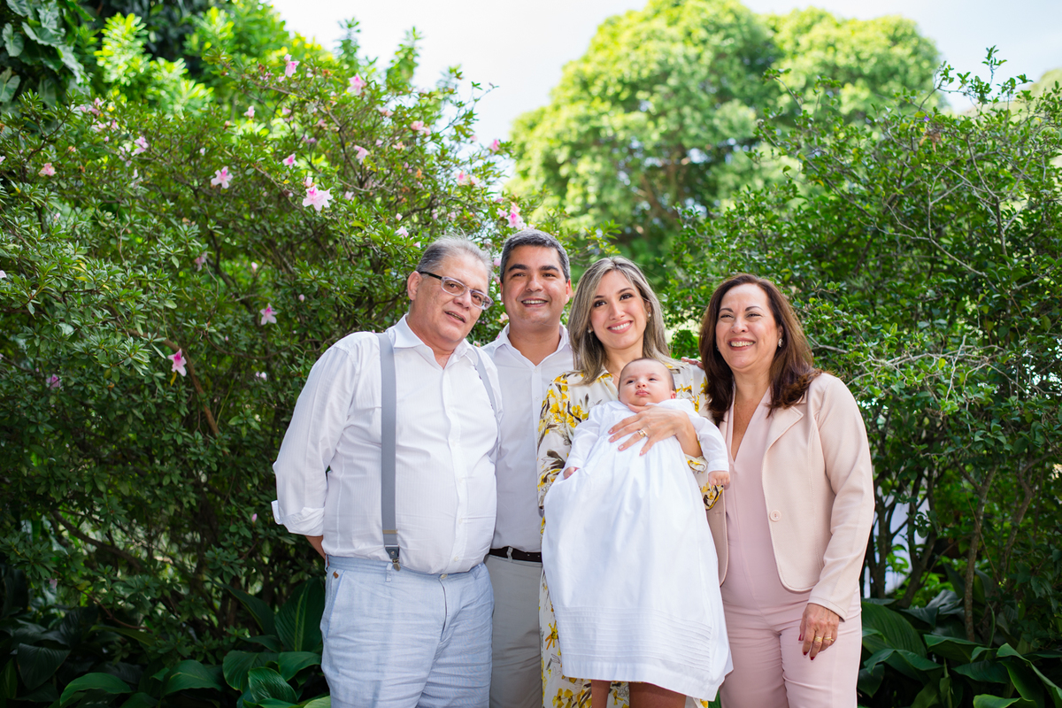 vovôs com o felipe pronto para o batizado na capela santa ignez no rio de janeiro fotografado pela nós dois fotografia