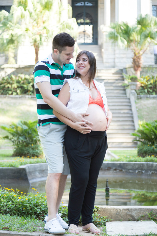 bruno e luana abraçados esperando ana luisa
