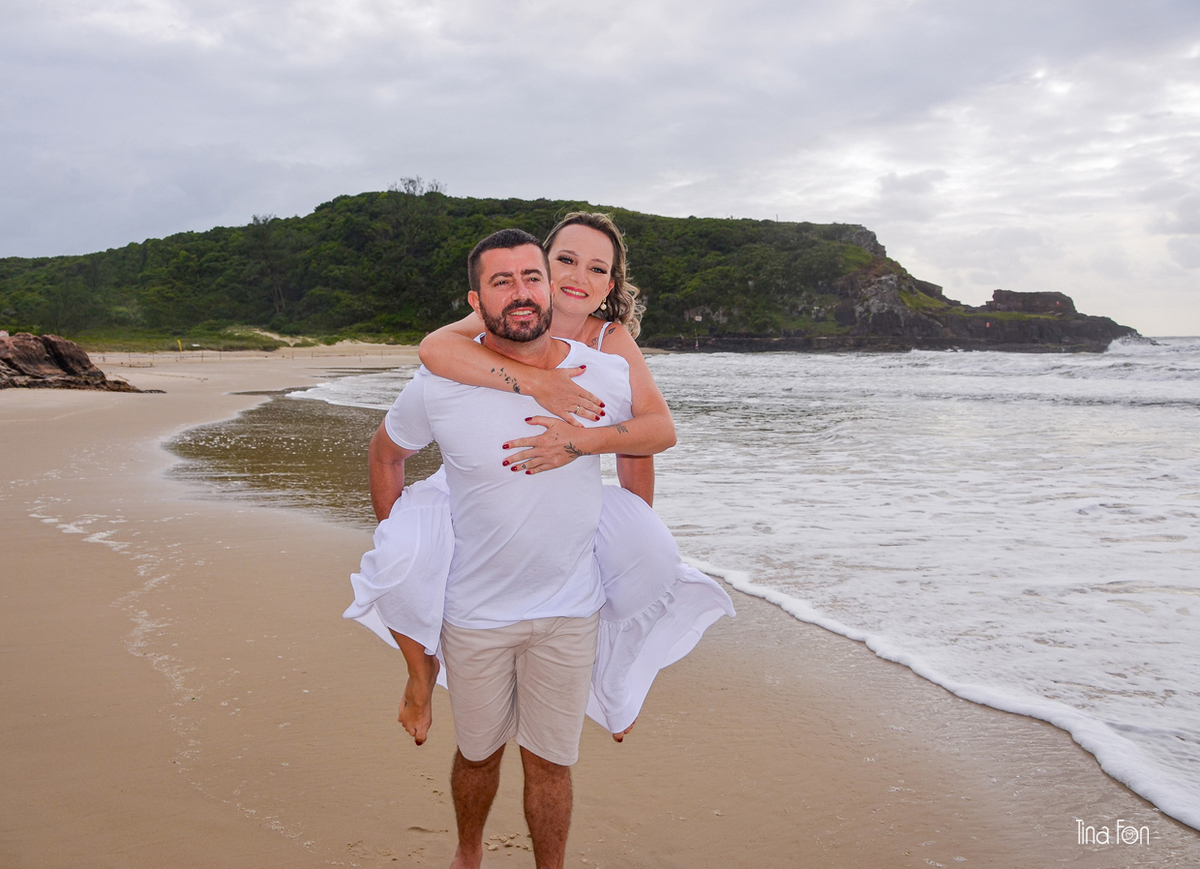tina fon fotografia+ensaio casal+na+praia+de+torres+book+
